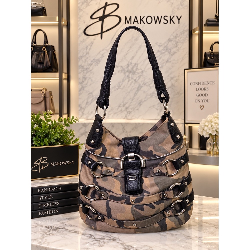 BM1 B. Makowsky camo shouldet bag